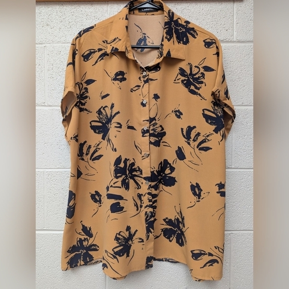 Creation XXL plus sized button down blouse in golden yellow and navy - Picture 2 of 12